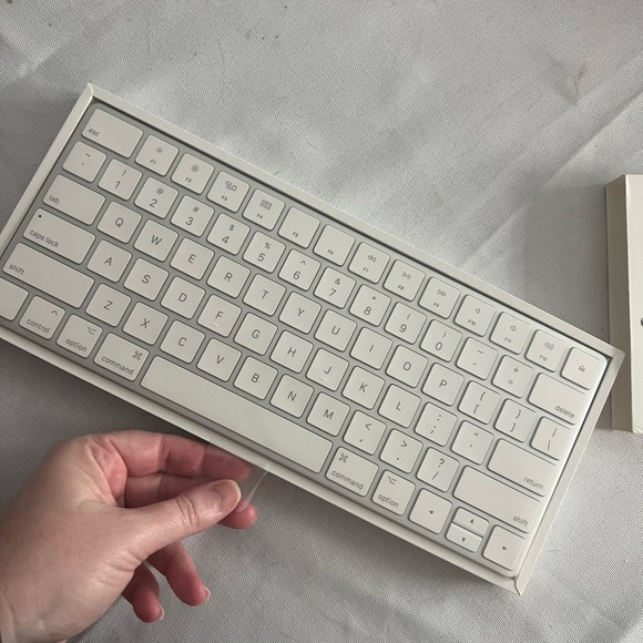 Apple Wireless Keyboard - Picture 8 of 10